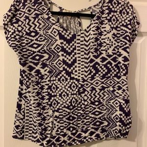 Short sleeve top with cute back